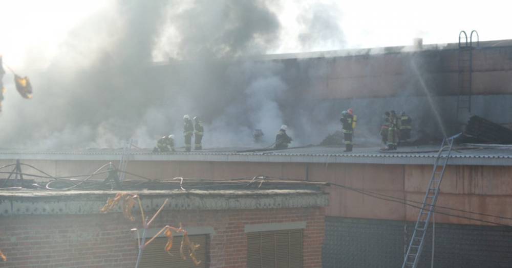 На Урале произошел крупный пожар в цеху по ремонту локомотивов