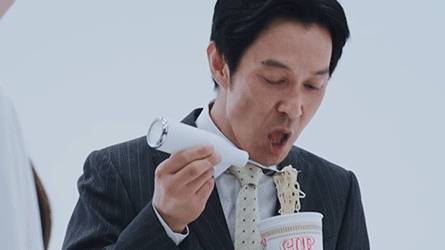 Японцы изобрели 130-долларовую "вилку-глушитель" для поедания лапши