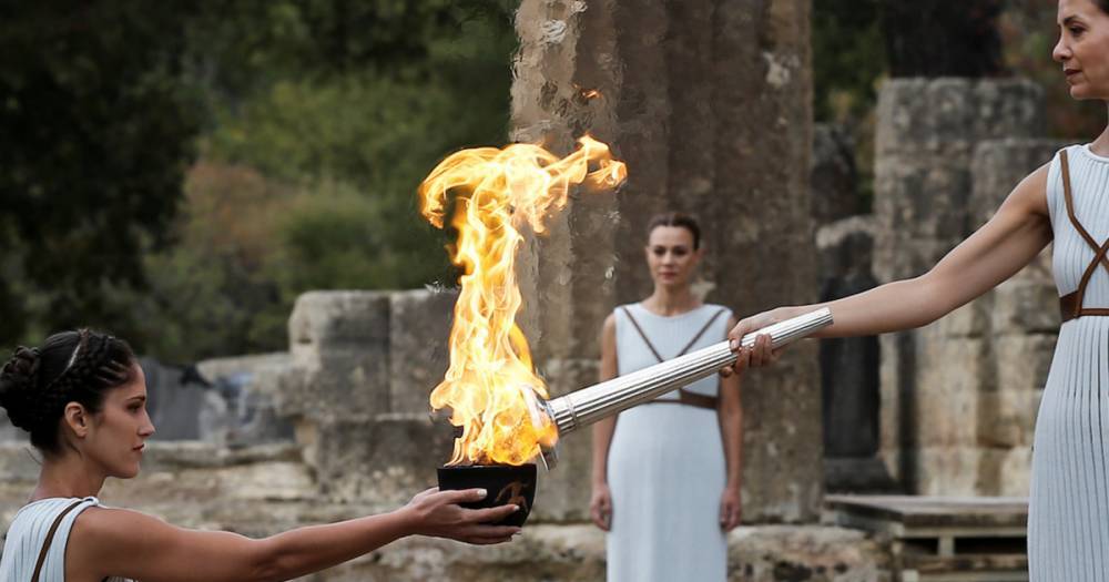 В Южную Корею из Греции доставили Олимпийский огонь