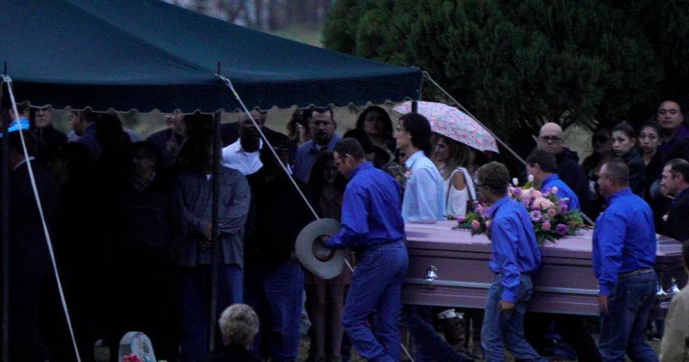 В Техасе прошли первые похороны погибших при стрельбе в церкви