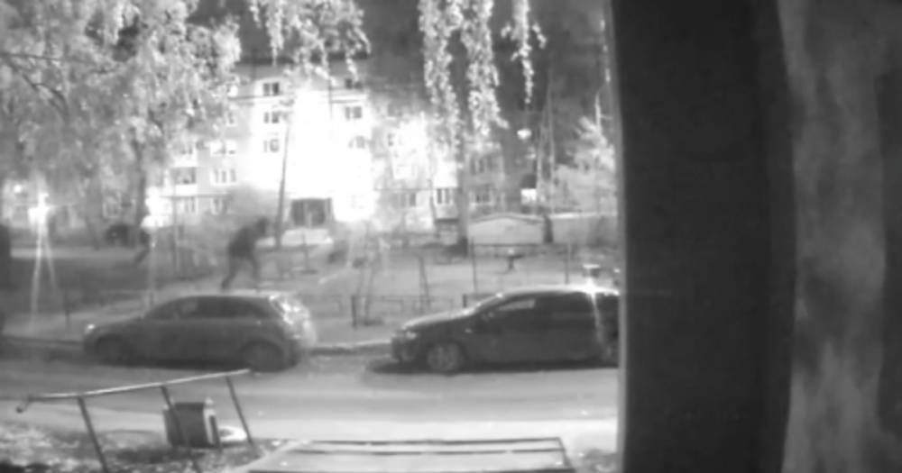 В Самаре подростки сняли видео, как они прыгают по припаркованным машинам