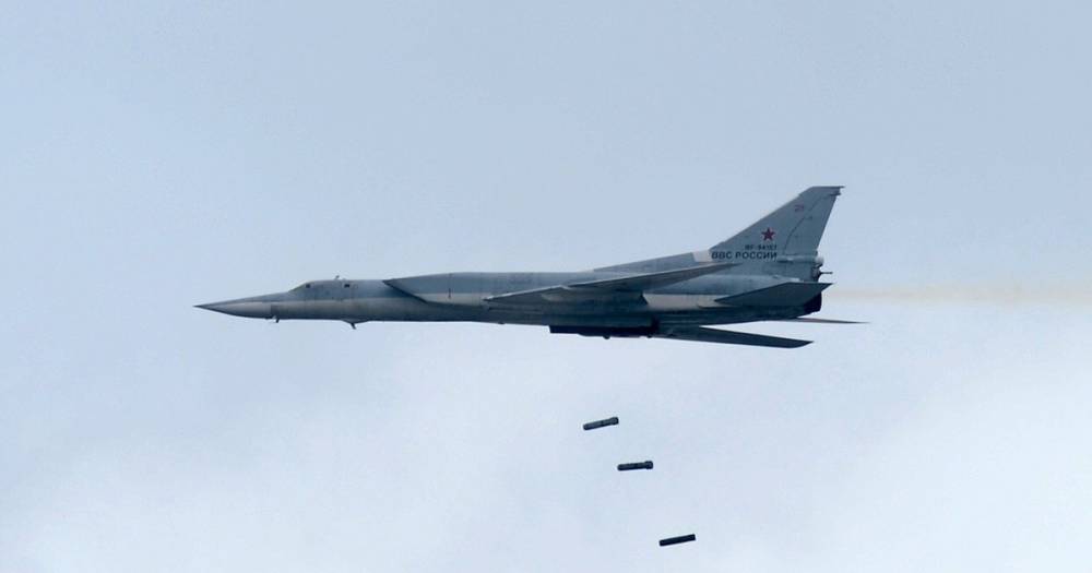 Бомбардировщики ВКС России нанесли удар по ИГИЛ на востоке Сирии