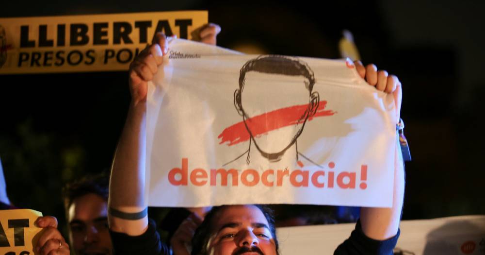 Испания отменила законы Каталонии, послужившие основанием для референдума