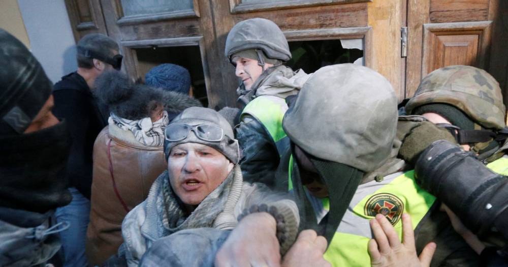 МВД Украины: Не менее 30 человек пострадали при штурме Октябрьского дворца