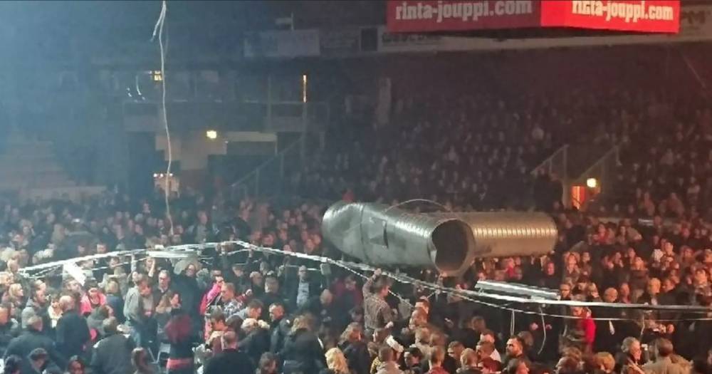Вентиляционная труба рухнула на концерте финской группы и придавила 10 человек