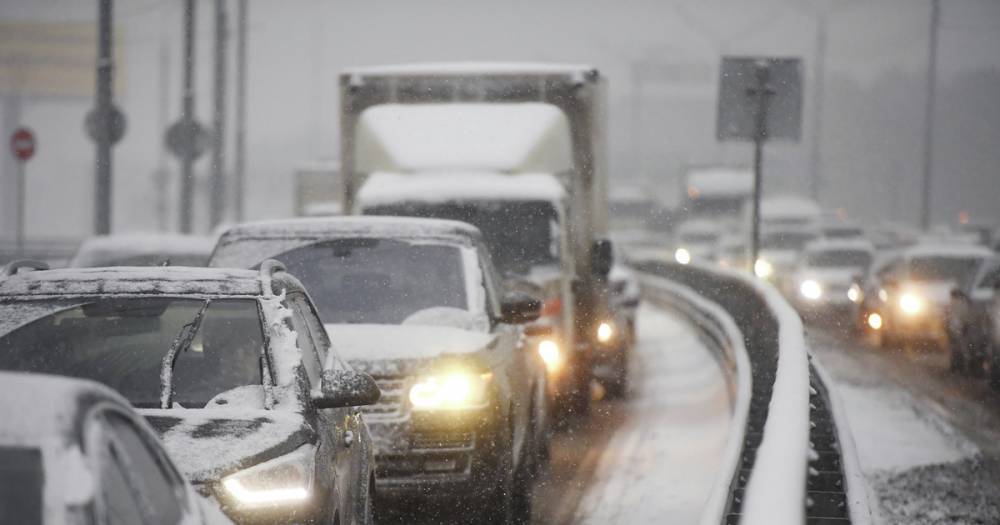 Движение по трассе М-5 в Самарской области ограничили из-за снегопада