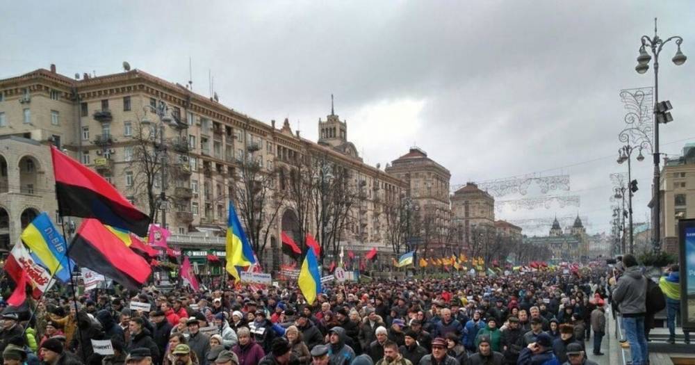 "Улица требует импичмента". Украинский националист призвал к отставке Порошенко