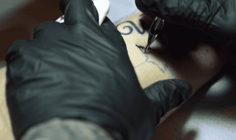 В Калифорнии изобрели говорящие татуировки: видео