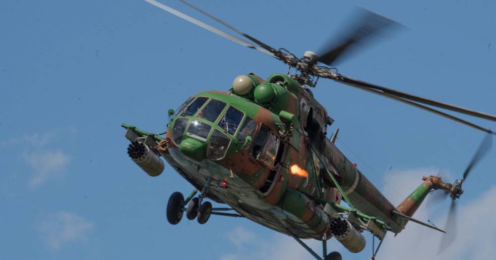 Российские снайперы учатся сбивать беспилотники и аэростаты с вертолёта