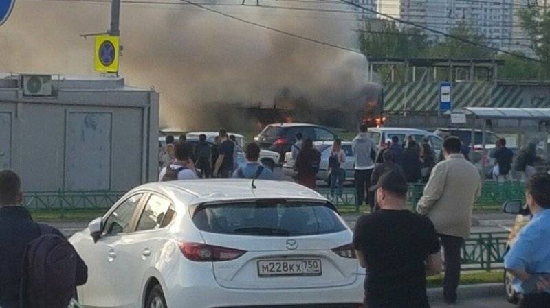 Пассажирский автобус сгорел в Москве: появились фото и видео