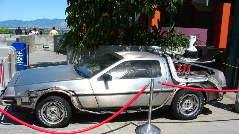 Стало известно, за сколько можно купить DeLorean из «Назад в будущее»