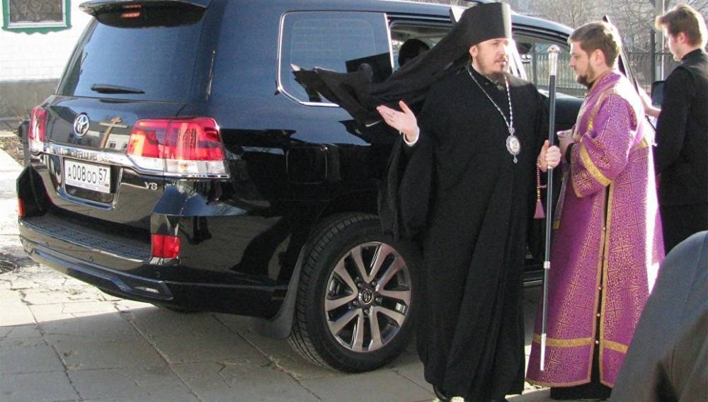 Патриарх Кирилл: священники и иерархи не должны ездить на дорогих машинах