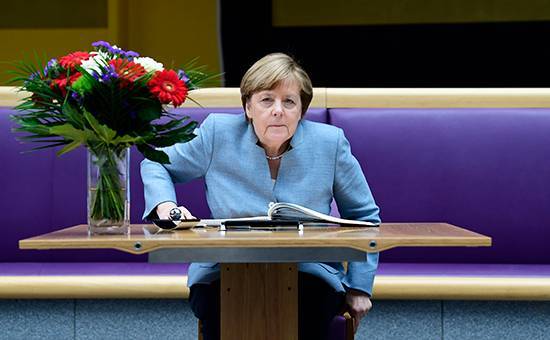 Путин объяснил обидой слова Меркель о судьбе Европы