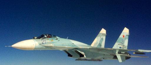 Российский Су-27 летел в двух метрах от самолёта ВВС США