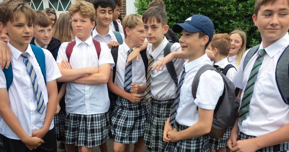 В Британии школьники надели юбки после запрета носить шорты в жару