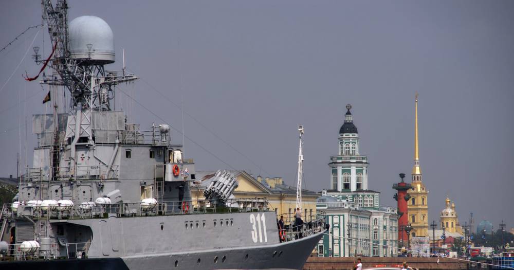 В Минобороны назвали причину отмены парада ВМФ в Петербурге 9 Мая