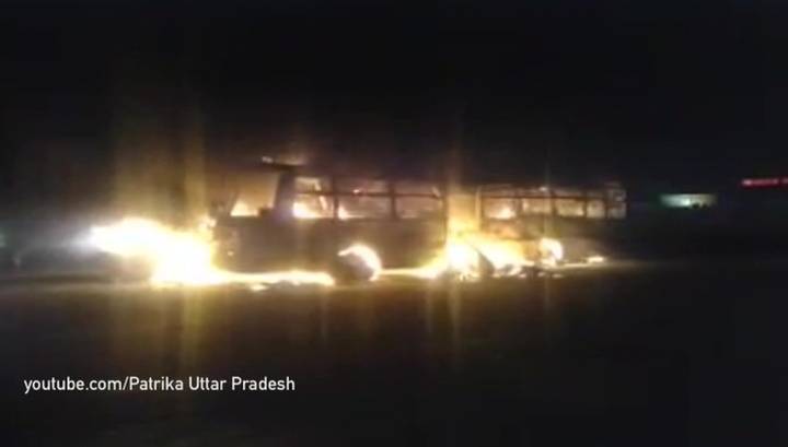 В Индии сгорел автобус с 22 пассажирами