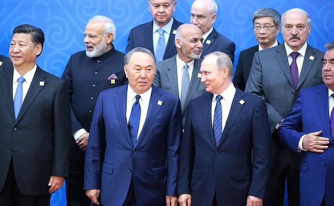 Владимир Путин на саммите ШОС: "Решать важные международные проблемы мешает нездоровая обстановка в США"