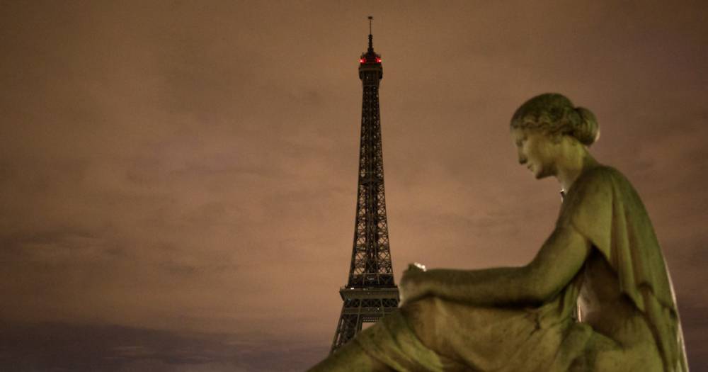 Эйфелеву башню в Париже закроют из-за Трампа
