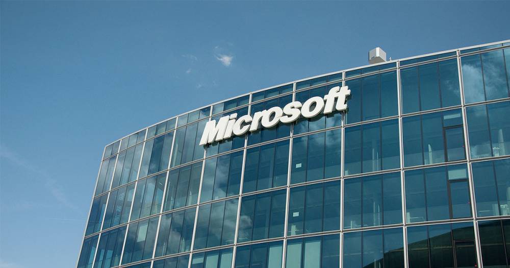 Бот от Microsoft назвал Windows 10 "шпионским ПО" - life.ru