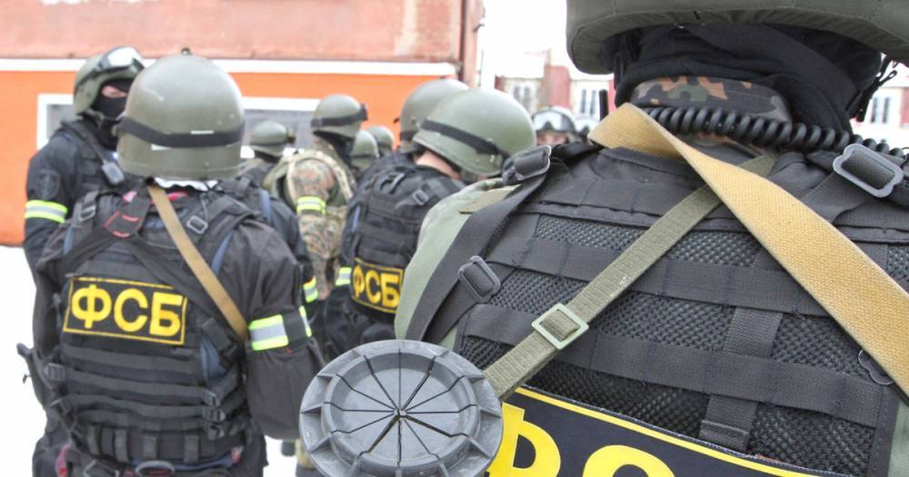 ФСБ задержала в Москве неонацистов, торговавших взрывчаткой и оружием