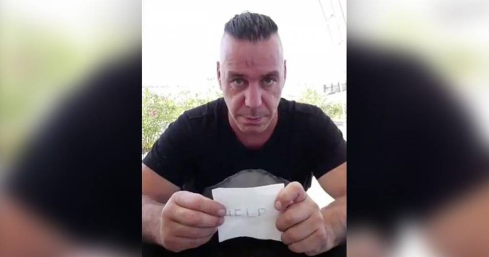 Российские артисты "взяли в плен" солиста Rammstein и заставили делать селфи
