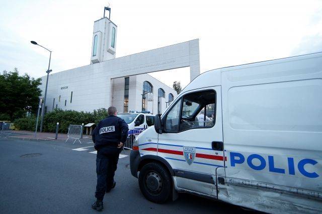 Во Франции неизвестные расстреляли прихожан мечети