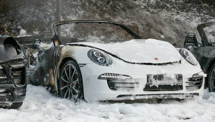Перед саммитом G20 в Гамбурге сожгли автосалон Porsche