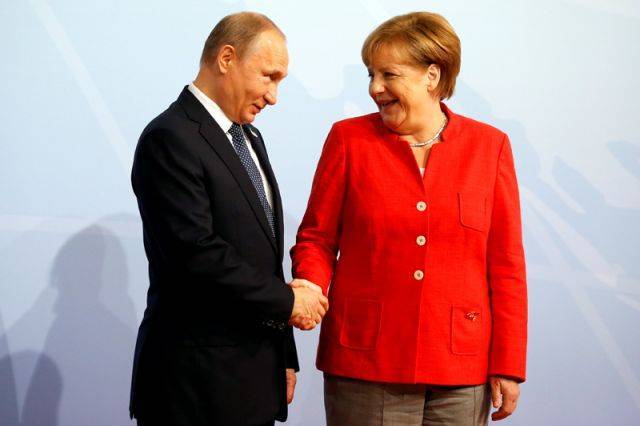 Путин довел до Меркель и Макрона позицию РФ по Украине