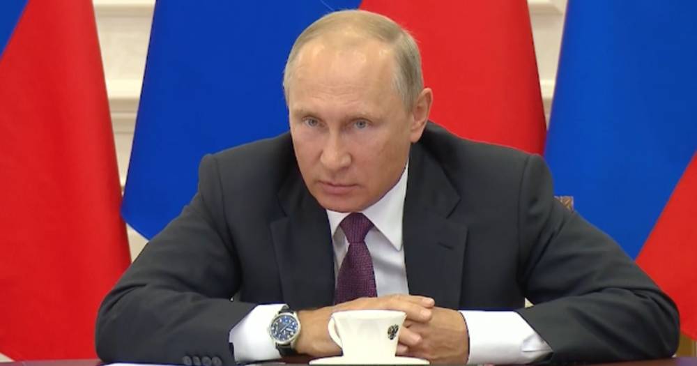 "Есть проблемы?" Путин отчитал чиновника за неспешный перевод портов на рубли