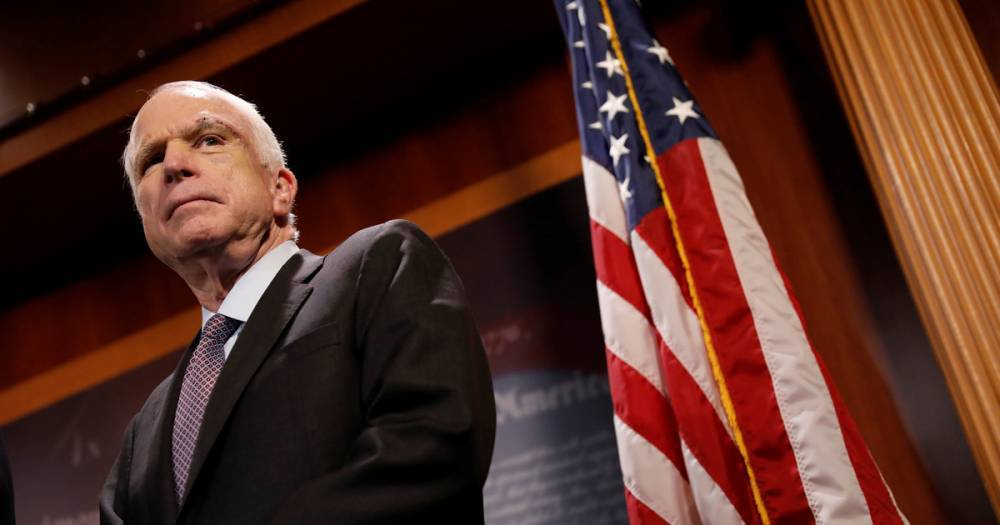 Сенатор Маккейн вновь призвал отправить летальное оружие на Украину