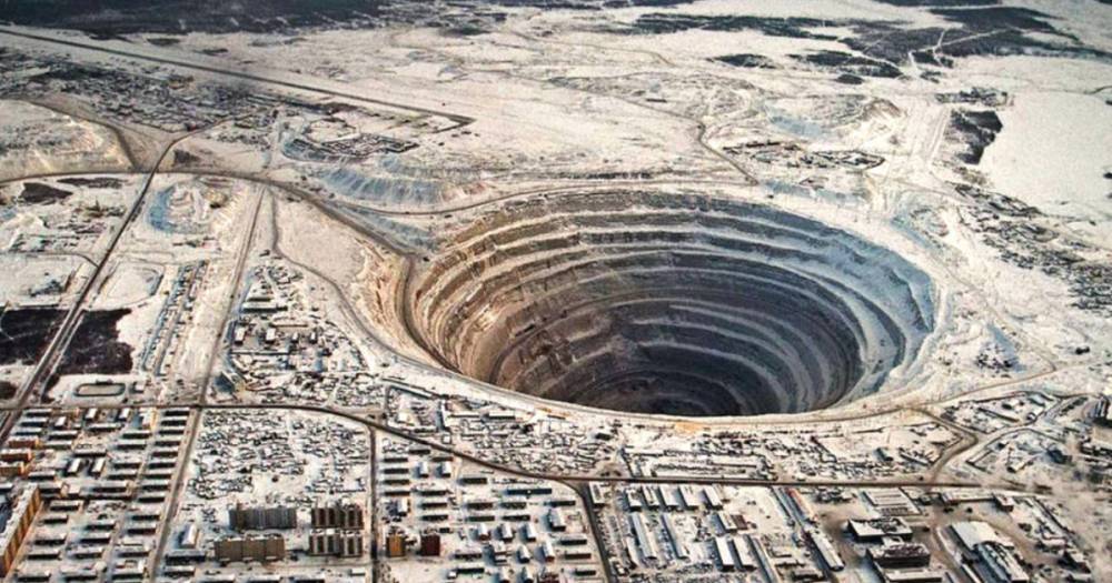 Спасённого шахтёра из рудника "Мир" в Якутии подняли на поверхность