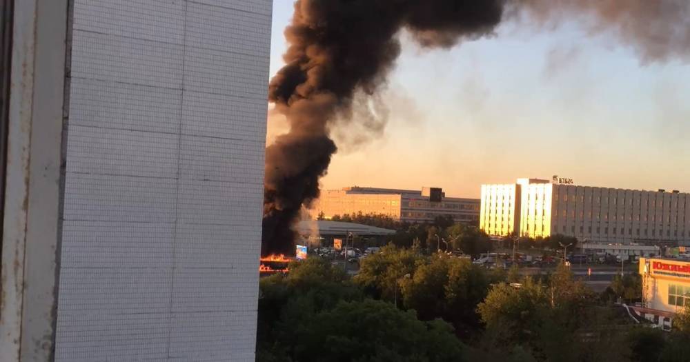 Два человека погибли в массовой аварии с пожаром на Варшавском шоссе