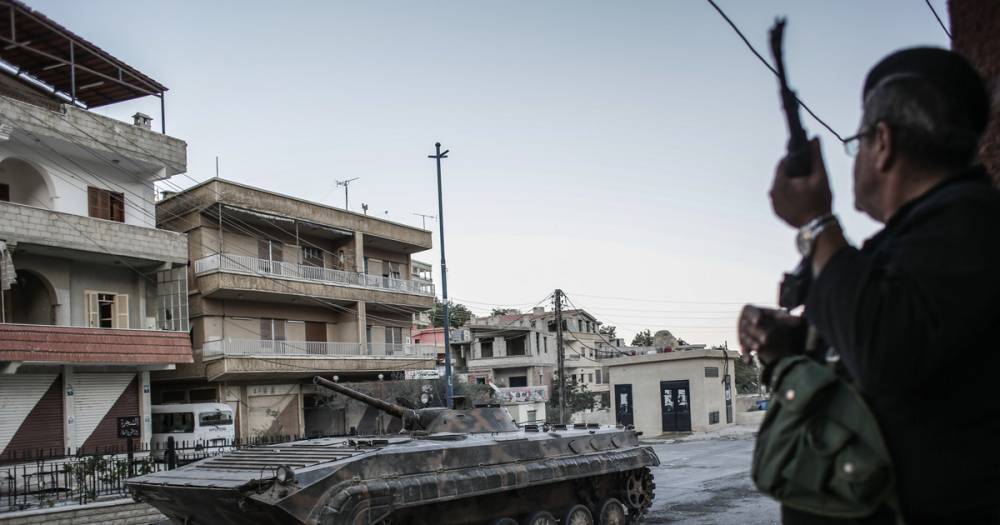 Армия Сирии берёт в кольцо террористов на подступах к аэродрому Дейр-эз-Зора