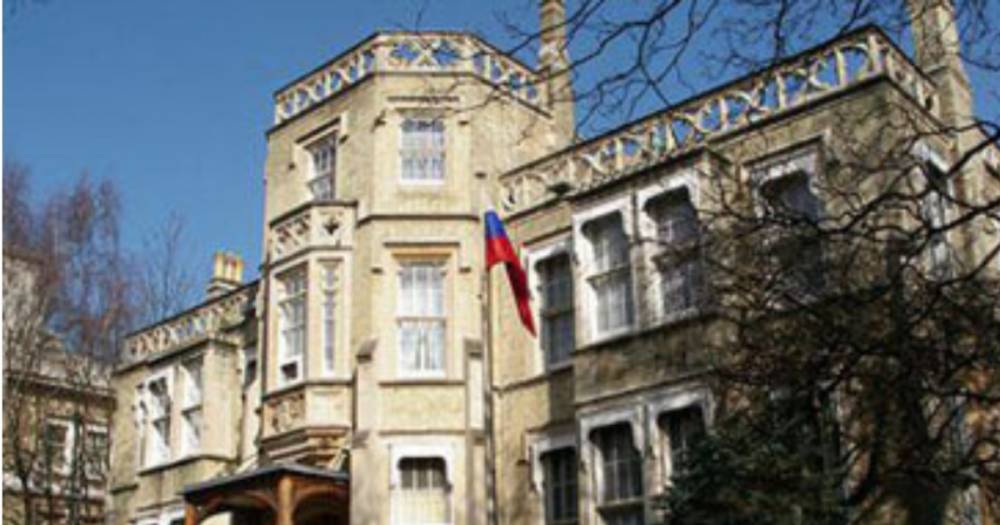 В посольстве РФ в Лондоне заявили, что таблоидам "пора начинать волноваться"