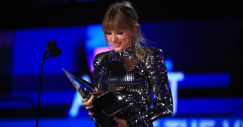 Тейлор Свифт стала артистом года по версии American Music Awards