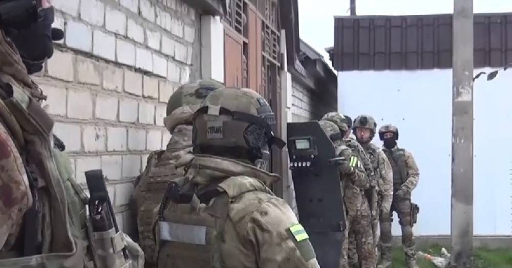 В Дагестане силовики пошли на штурм дома, откуда стреляли боевики