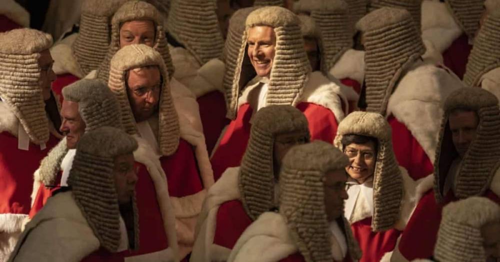 Британцы в гневе: судьям повысили зарплату на £60 тыс., чтобы поддержать их моральный дух