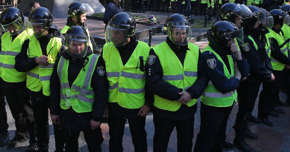 В полиции Киева подтвердили задержание около 100 человек у Киево-Печерской лавры