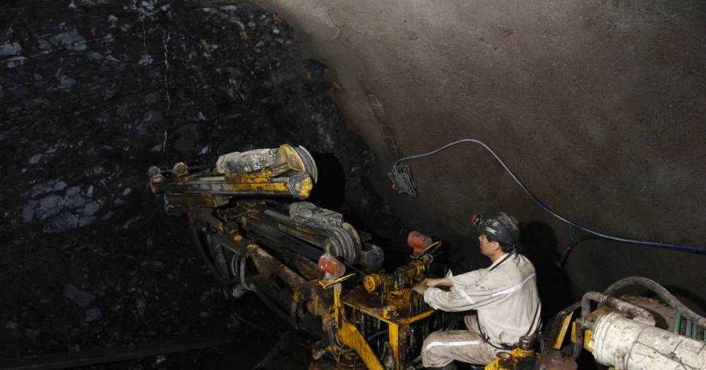 СМИ: Более 20 горняков заблокированы под землёй в Китае из-за обвала на шахте