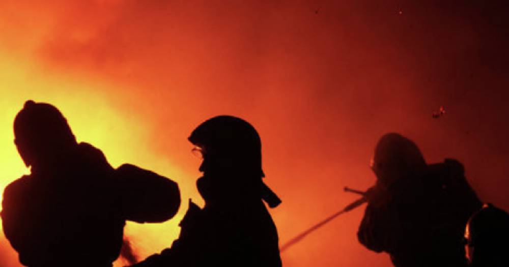 Пожарные спасли четырёх человек из горящего дома в Хабаровском крае