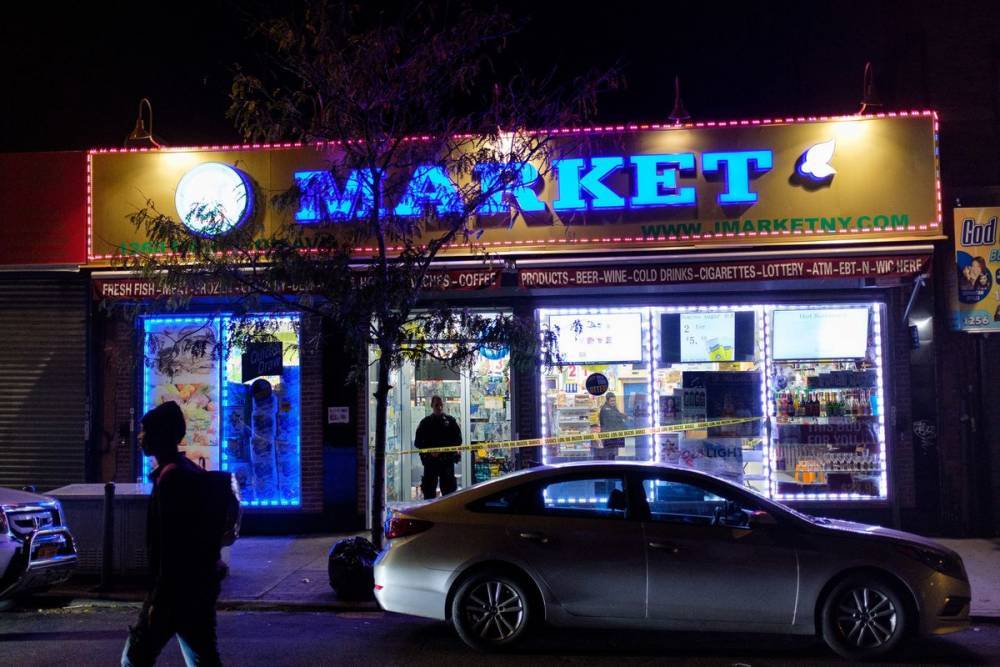 В Бронксе владелец магазина одним выстрелом убил безоружного грабителя