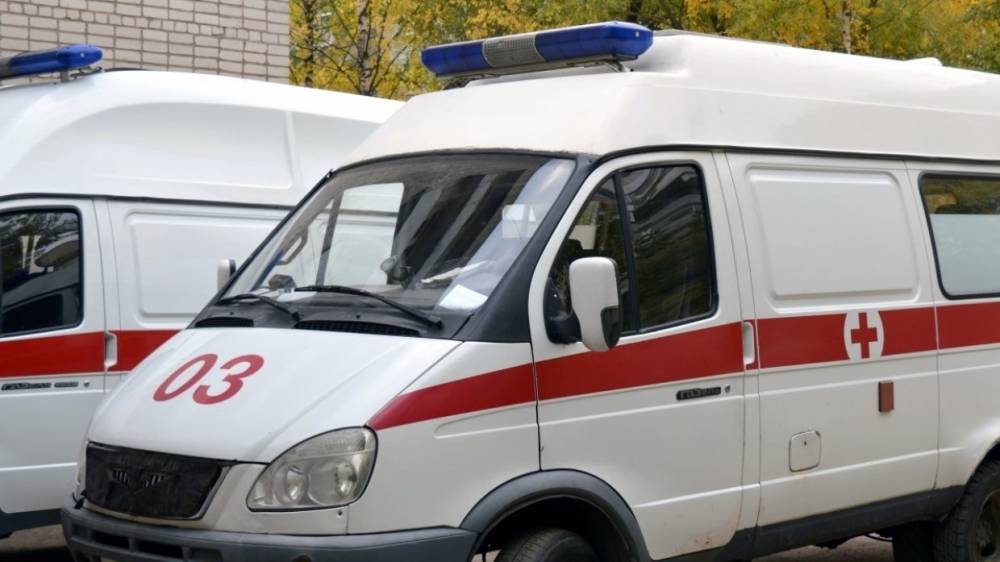 Женщина за рулем ЛиАЗ врезалась в маршрутку на остановке в Петербурге