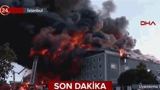 В Стамбуле горит мебельная фабрика. Огонь перекинулся на соседние здания — видео