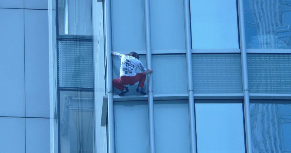 "Человека-паука" отправили за решётку после покорения небоскрёба в Лондоне