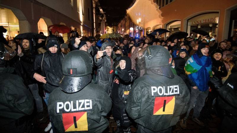 Во Фрайбурге начинаются протесты: АдГ против беженцев, народ против АдГ