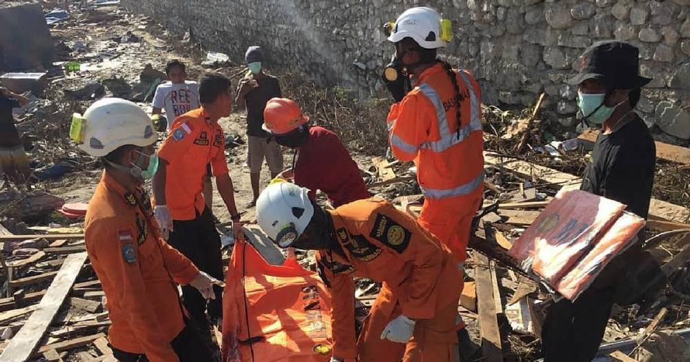 Число жертв землетрясения и цунами в Индонезии превысило 1,7 тысячи