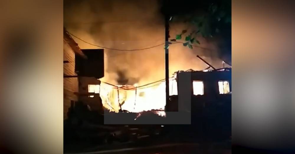 Появилось видео пожара в здании магазина ритуальных услуг в Подмосковье