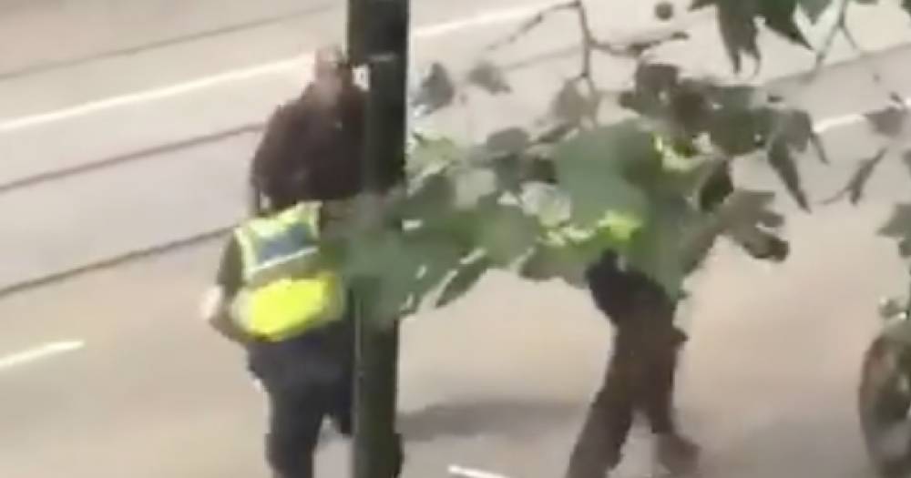 Напавший с ножом на людей в Мельбурне хотел устроить взрыв в центре города