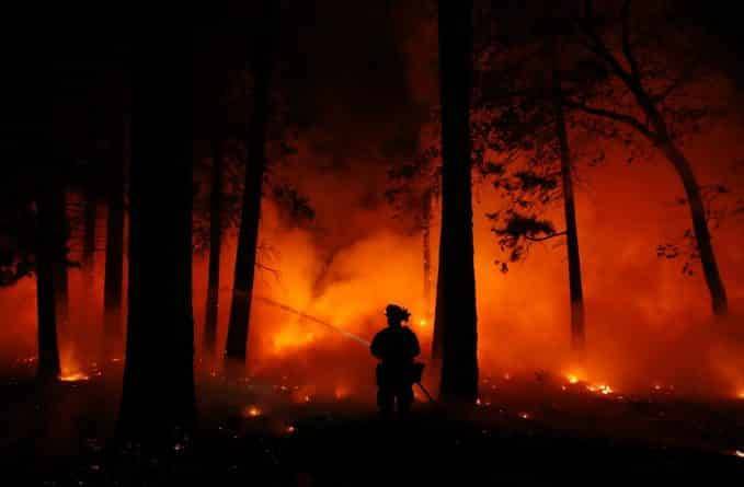 Лесной пожар в Калифорнии стал самым разрушительным в истории штата
